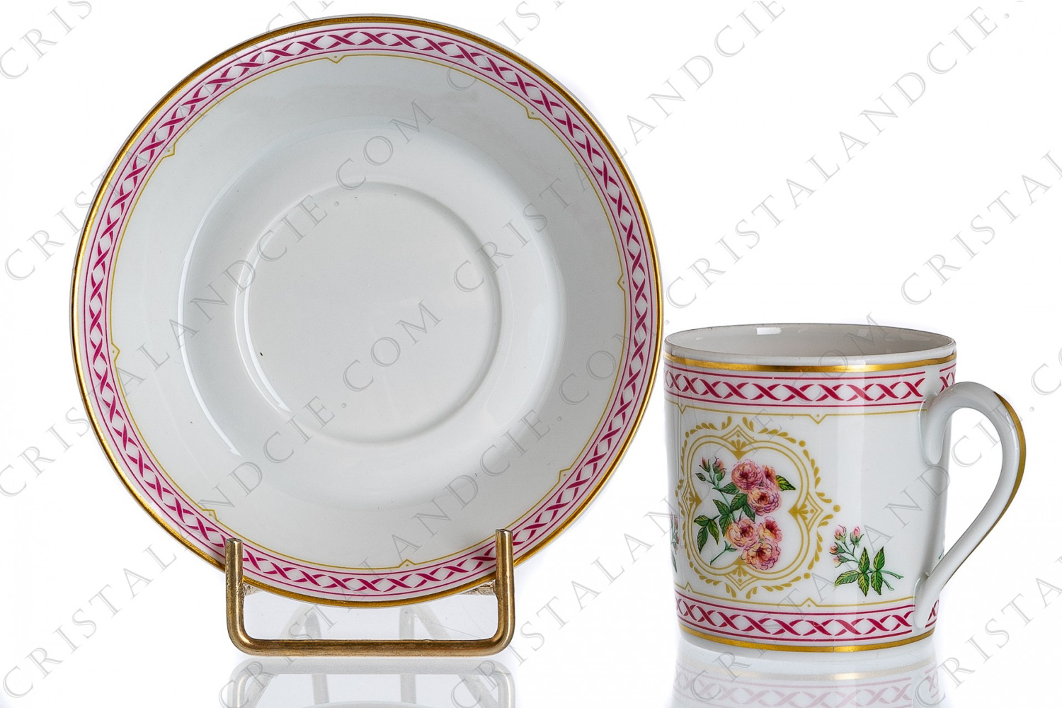 Tasse à café en porcelaine de Limoges de la maison Haviland collection Empress Joséphine modèle Multiflora Carnea, ornée de roses japonaises polychromes et de frises et filets rose et or photo-1