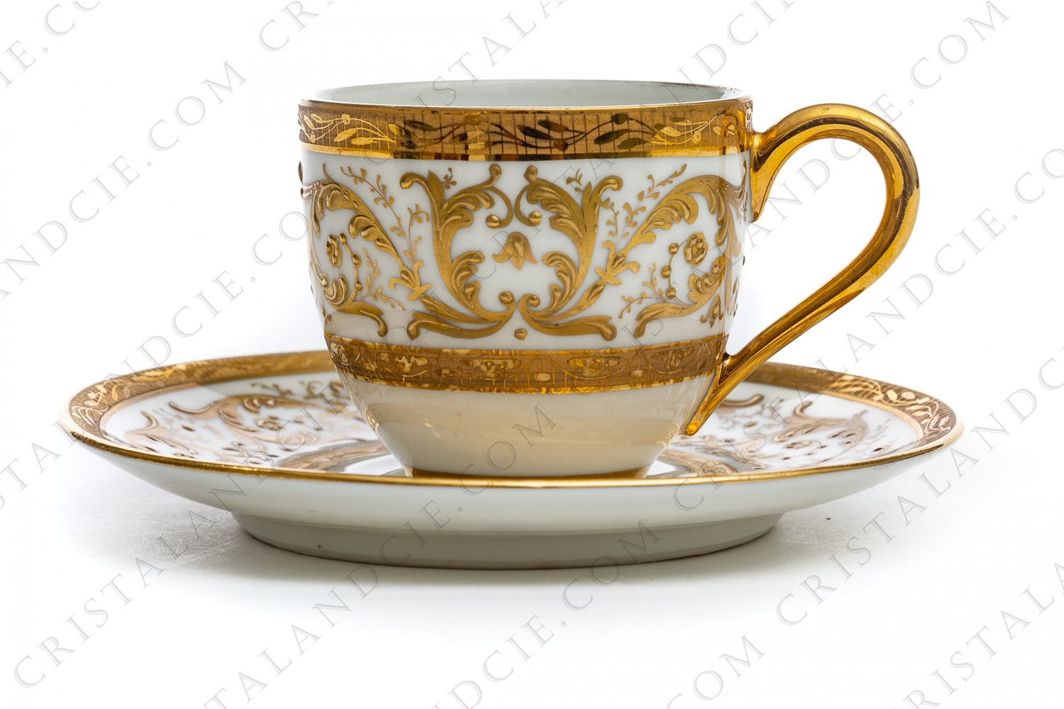 Tasse à café en porcelaine de Paris décorée par les ateliers Le Tallec à décors de feuilles d acanthes or peintes et émaillées à la main photo-1