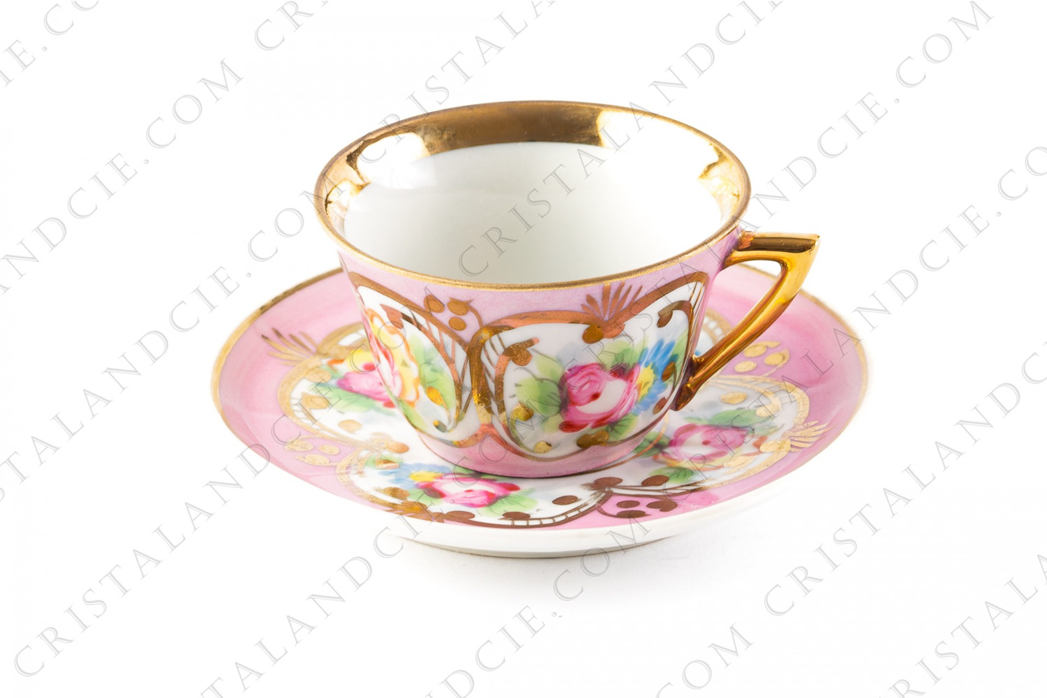 Tasse à café en porcelaine de Limoges décorée à la main par les ateliers ECLV à décors de fleurs polychromes peint à la main sur fond rose clair photo-1
