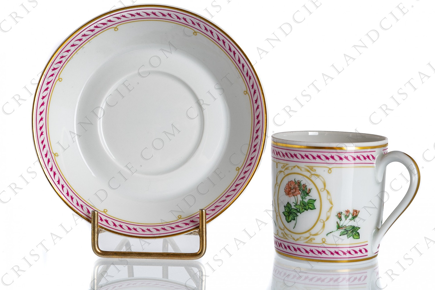 Tasse à café en porcelaine de Limoges de la maison Haviland collection Empress Joséphine modèle Rosa Celeste, ornée de roses polychromes et de frises et filets rose et or photo-1