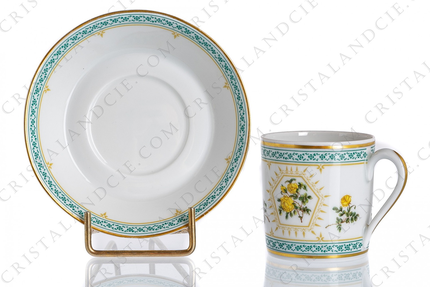 Tasse à café en porcelaine de Limoges de la maison Haviland collection Empress Joséphine modèle Rosa Sulfurea, ornée de roses turques polychromes et de frises et filets verts et or photo-1