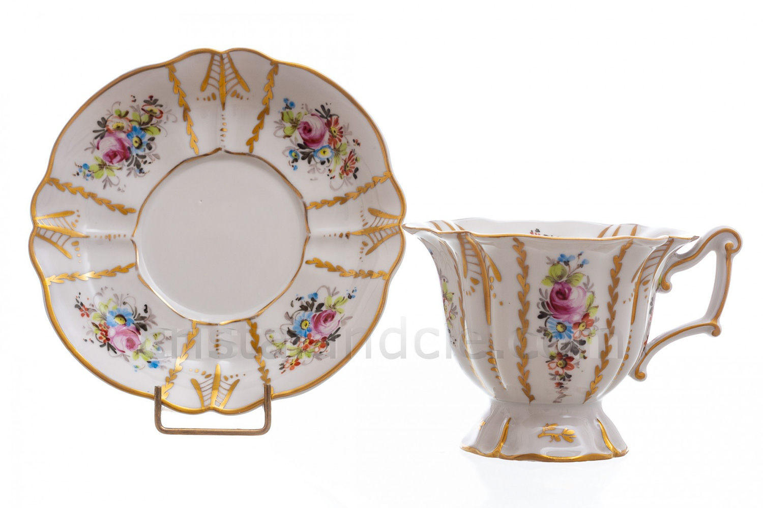 Chocolate cup in Limoges china hand decorated by the workshops Goumot Labesse with polychromes flowers and gold friezes photo-1