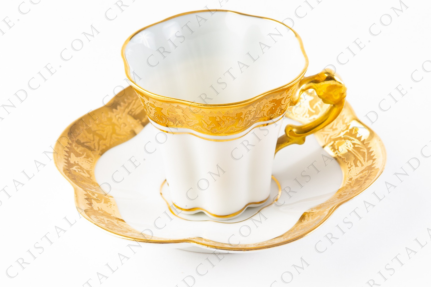 Moka cup in Limoges china by Château de Cruou decorated with gold inlays photo-1