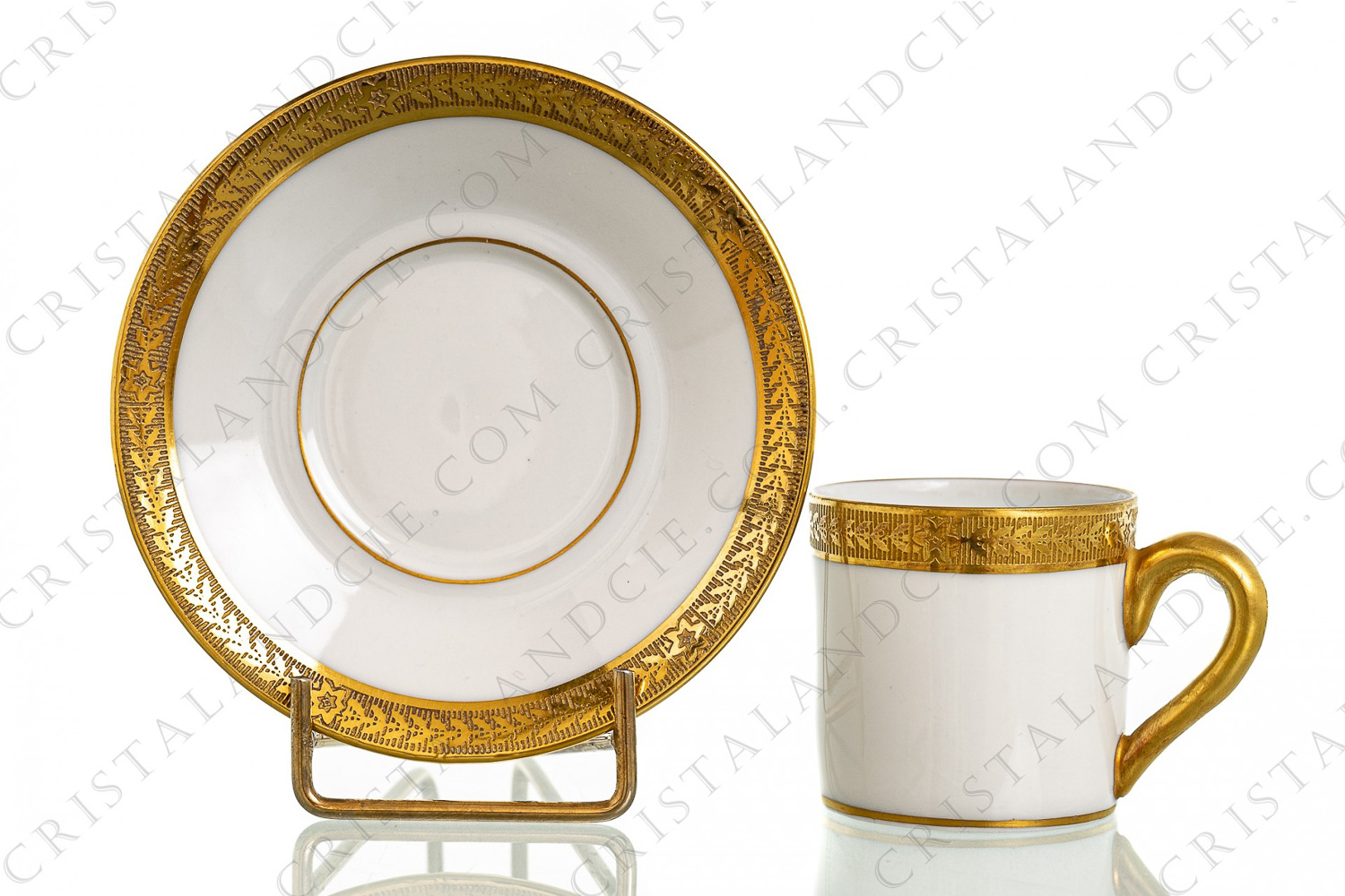 Moka cup in Limoges china decorated with friezes of laurels in gold inlays photo-1