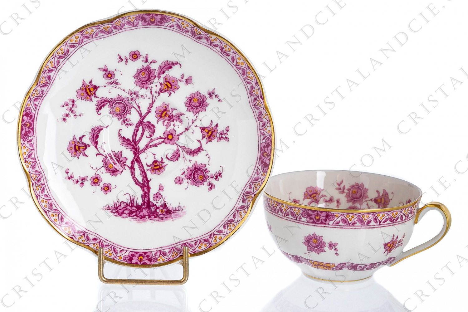Tasse à thé en porcelaine de Limoges de la maison Haviland modèle Arbre pourpre forme Lutèce orné d un arbre fleuri pourpre et jaune en son centre, de frises végétales et d un liseré or photo-1