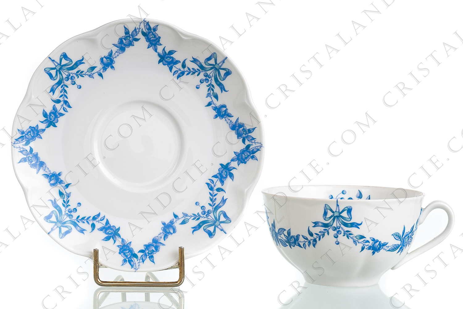 Tea cup in Limoges china by Haviland decorated with a blue garland of flowers and nodes photo-1