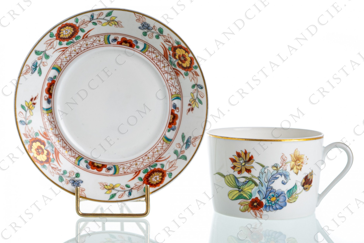 Tasse à thé en porcelaine de Limoges de la maison Haviland modèle Cathay à décor de fleurs polychromes photo-1