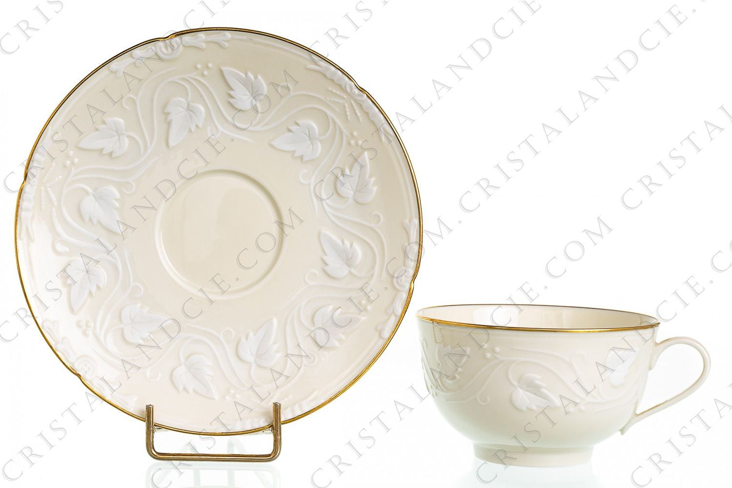 Tea cup in Limoges china by Haviland et Parlon pattern Imperatrice white decorated with ivy leaves in porcelain bisque and gold borders photo-1