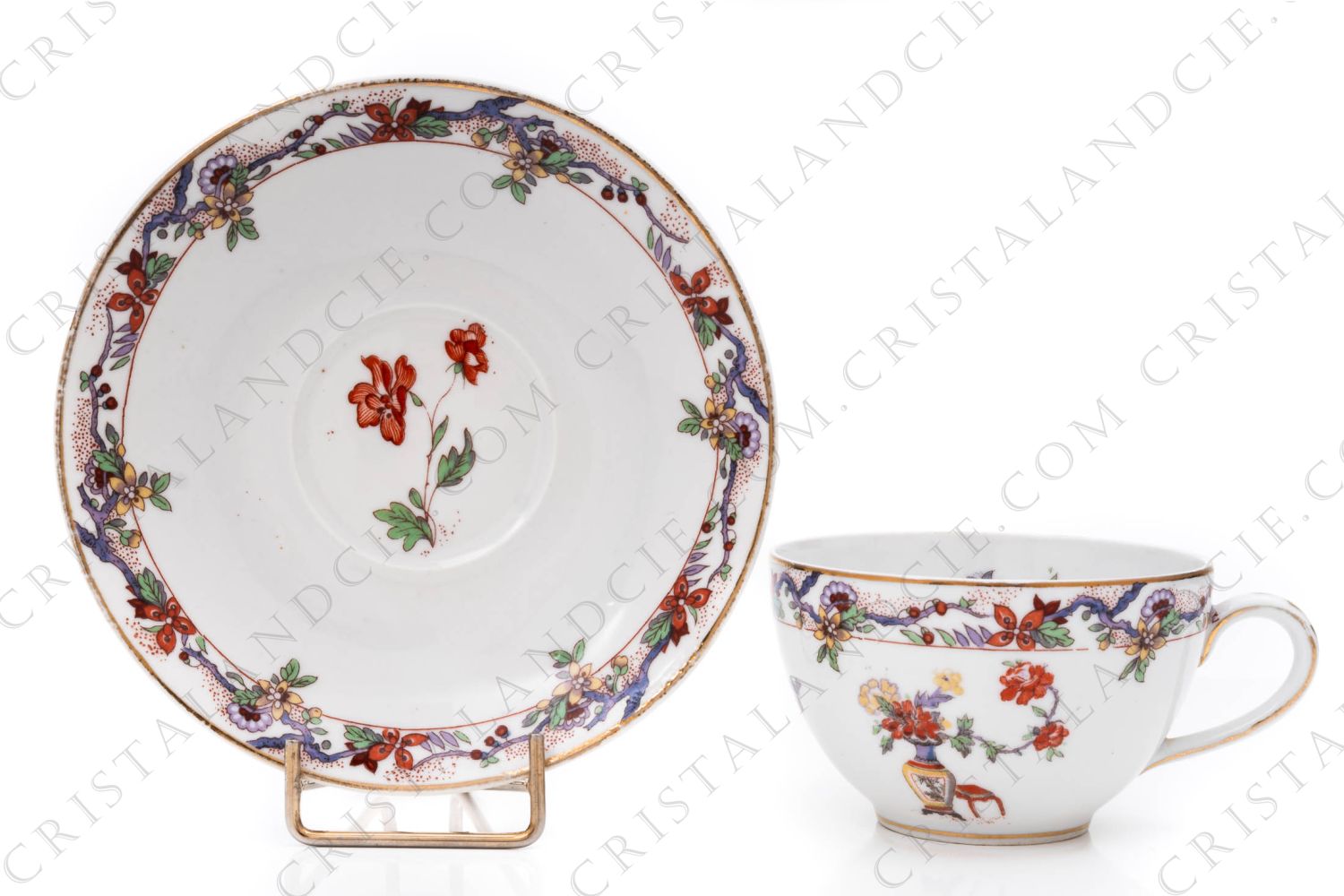 Tasse à thé en porcelaine de Limoges de la maison Bernardaud ornée d un décor polychrome japonisant photo-1