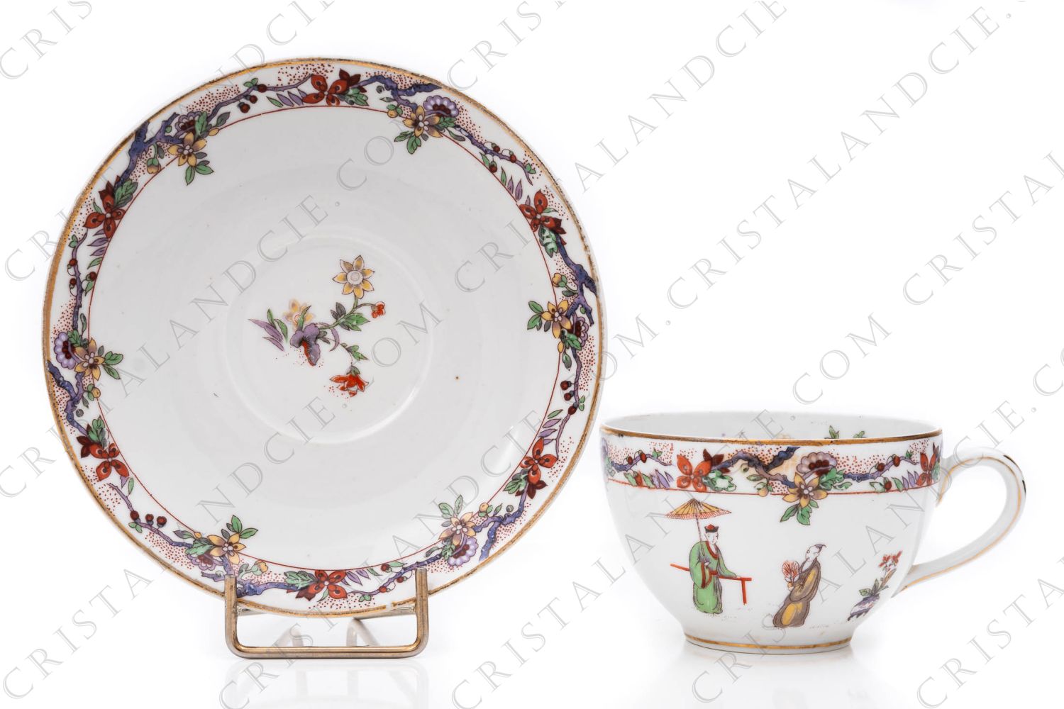 Tasse à thé en porcelaine de Limoges de la maison Bernardaud ornée d un décor polychrome japonisant photo-1