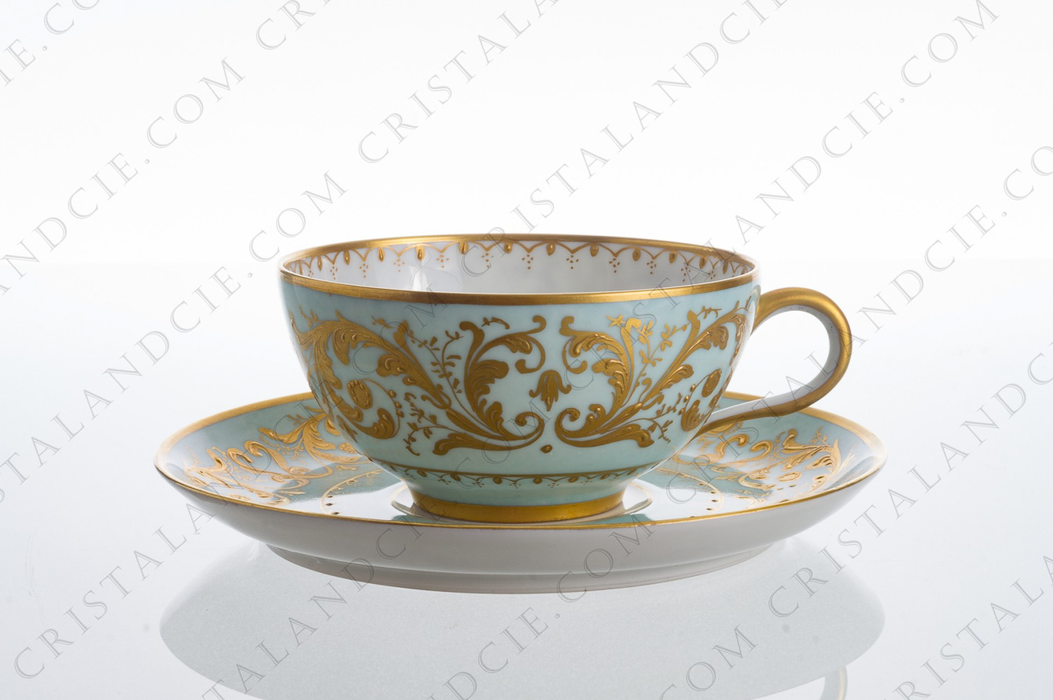 Tea cup in china decorated by the workshop Le Tallec in Paris, with an hand-painted pattern of gold arabesques on a clear green background photo-1