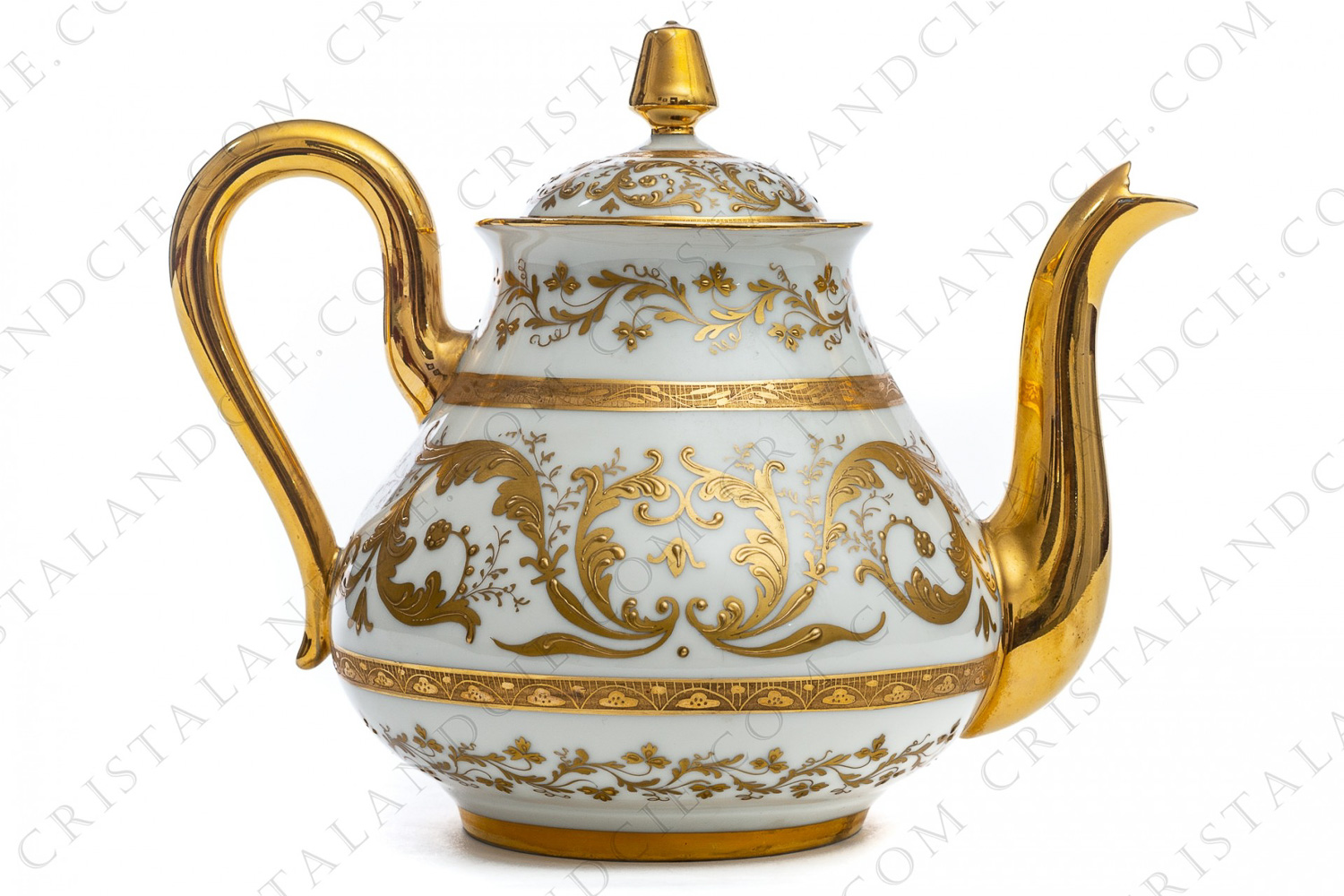 Théière en porcelaine de Paris décorée par les ateliers Le Tallec à décors de feuilles d acanthes or peintes et émaillées à la main photo-1