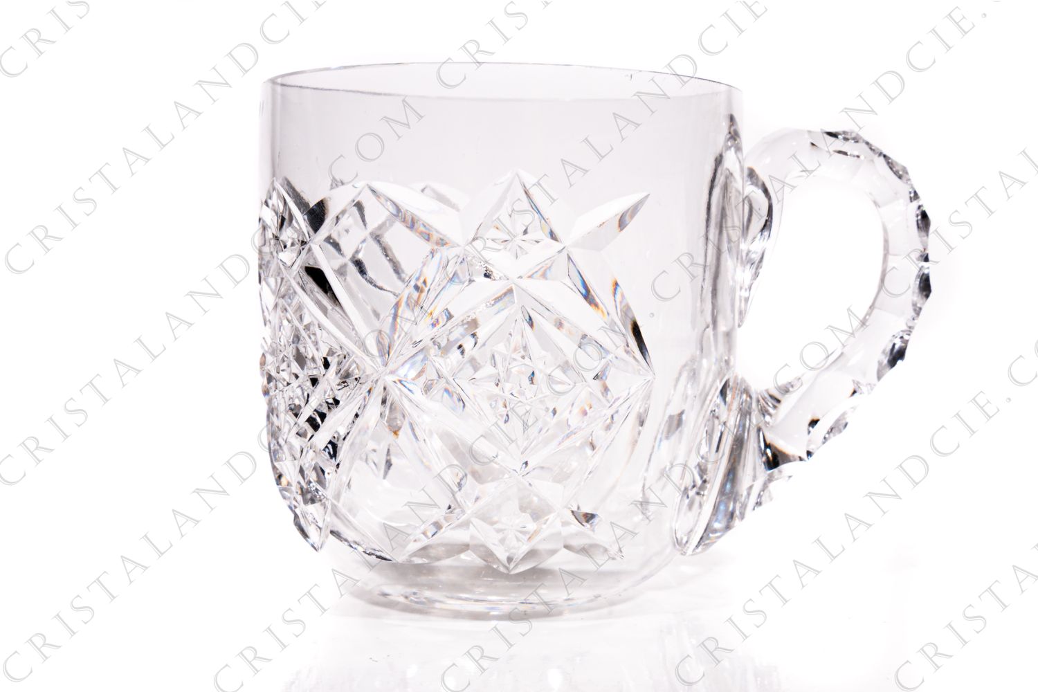 Timbale à punch en cristal de Baccarat modèle Lagny présentant un important décor taillé photo-1