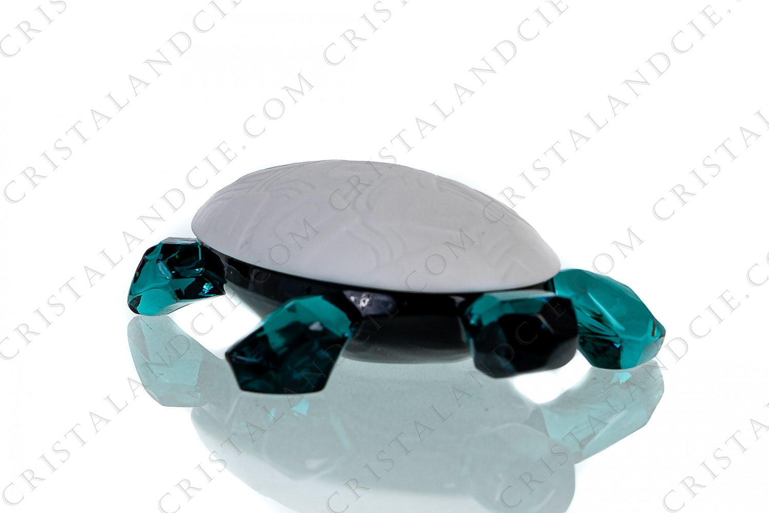 Tortue par Bernardaud dont le corps est en verre bleu turquoise et la carapace en biscuit gravé photo-1