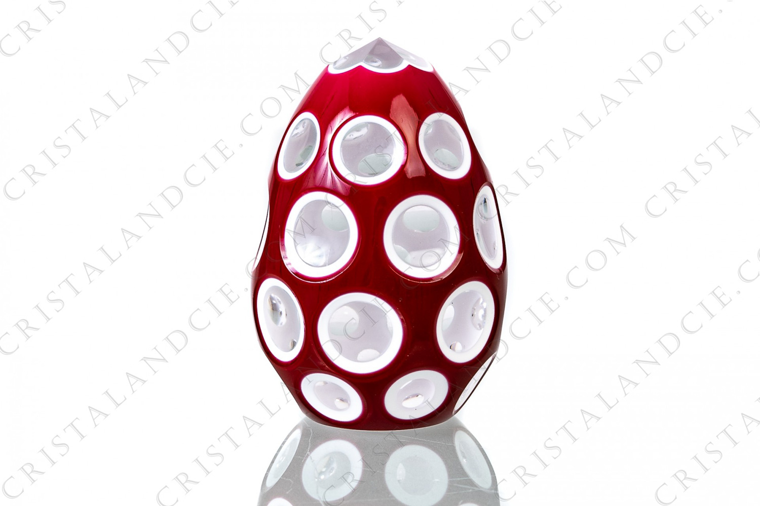 Egg in Red and white triple layer crystal by Saint-Louis pattern Lanterne decorated with cut rings photo-1
