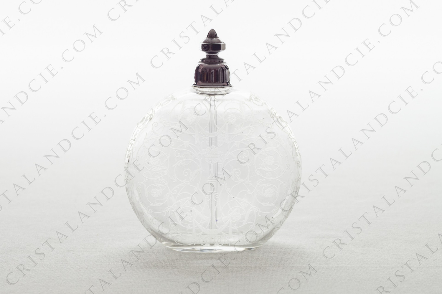 Atomizer in crystal by Baccarat pattern Michel Angelo with an important incised decor photo-1