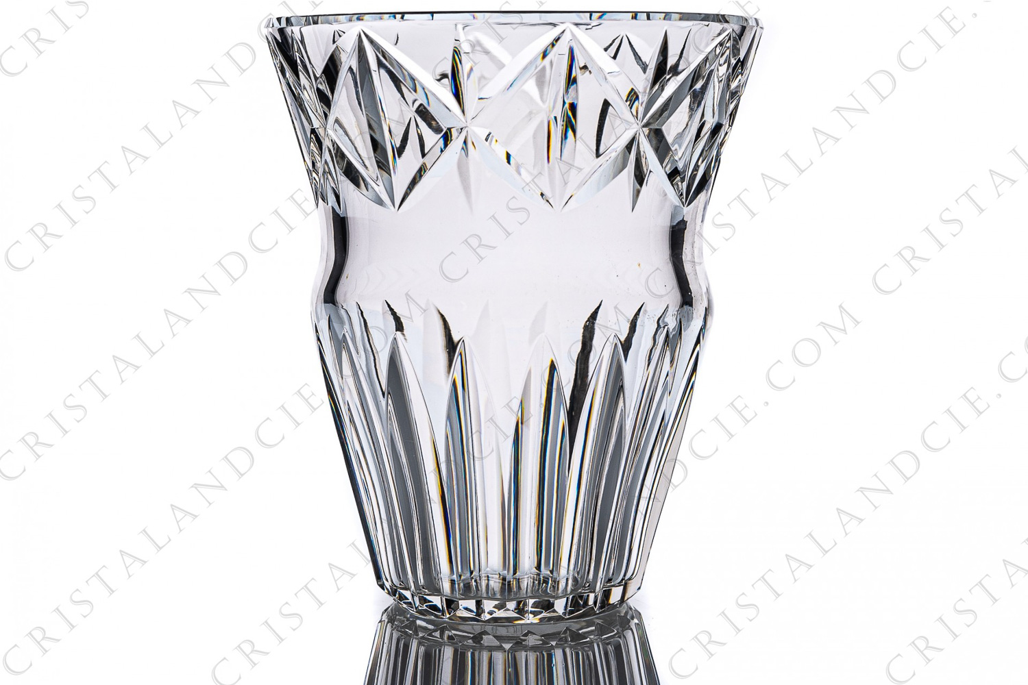 Vase en cristal de Baccarat modèle 3142 à décor taillé d étoiles et de biseaux photo-1