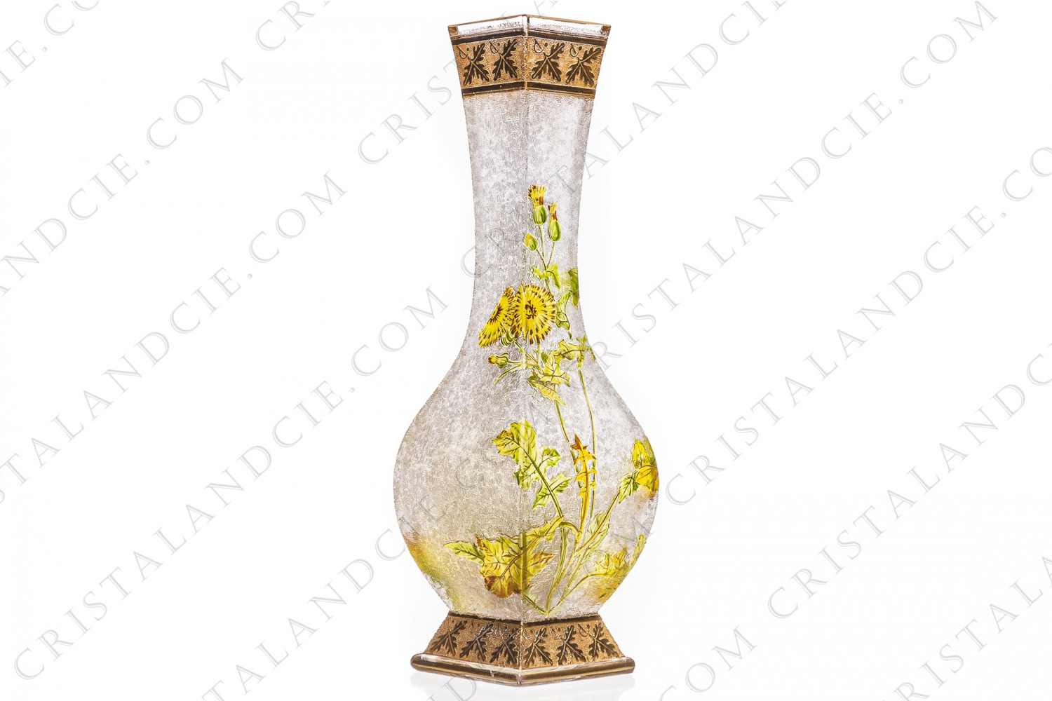 Vase Art Nouveau en cristal de Baccarat de forme japonaise modèle au Liondent présentant un fond gravé à l acide et un décor émaillé à la main et polychrome de liondent photo-1