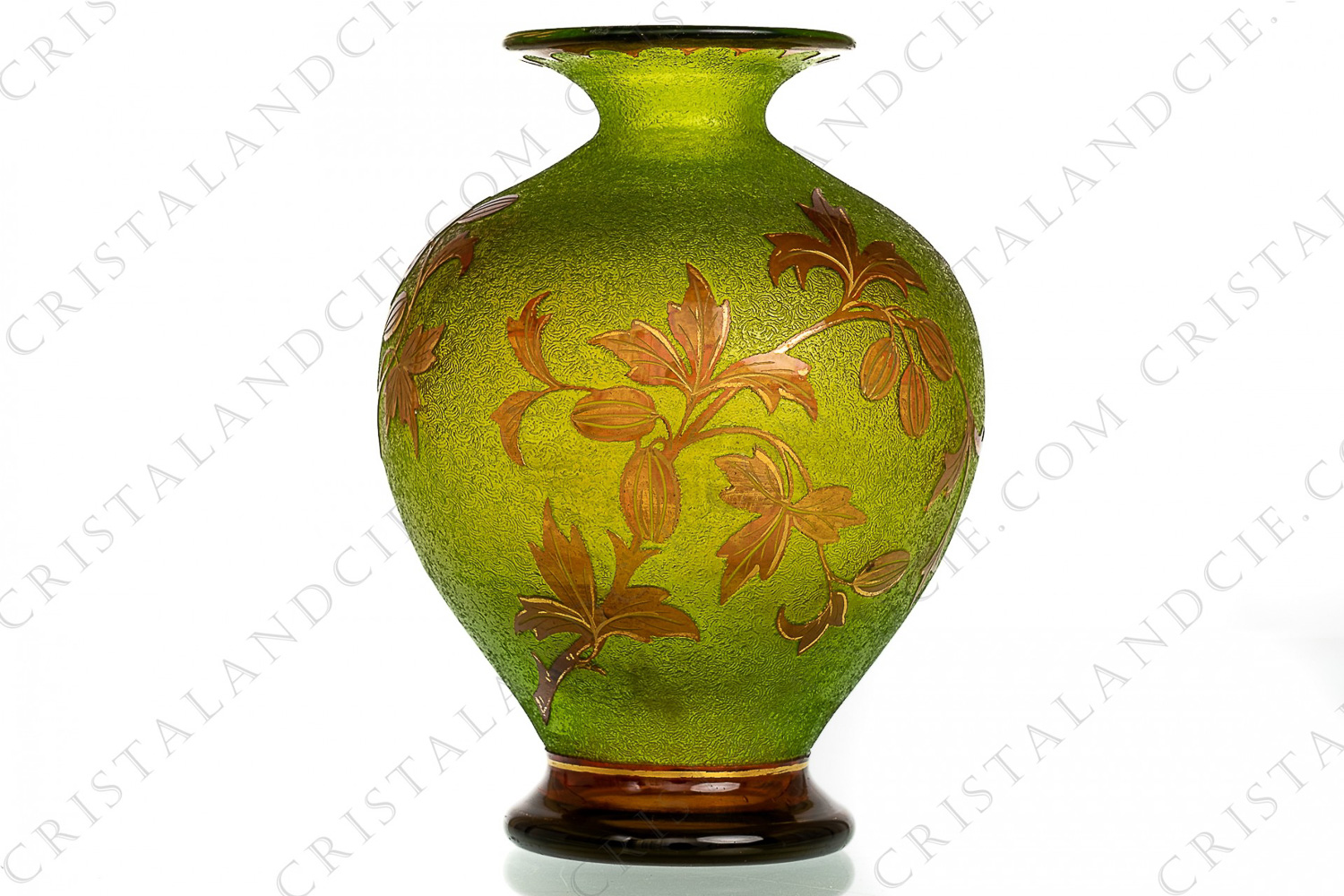 Vase Art Nouveau en cristal double couches vert et rouge de Saint-Louis à décor végétal rouge rehaussé or sur un fond vert gravé à l acide photo-1