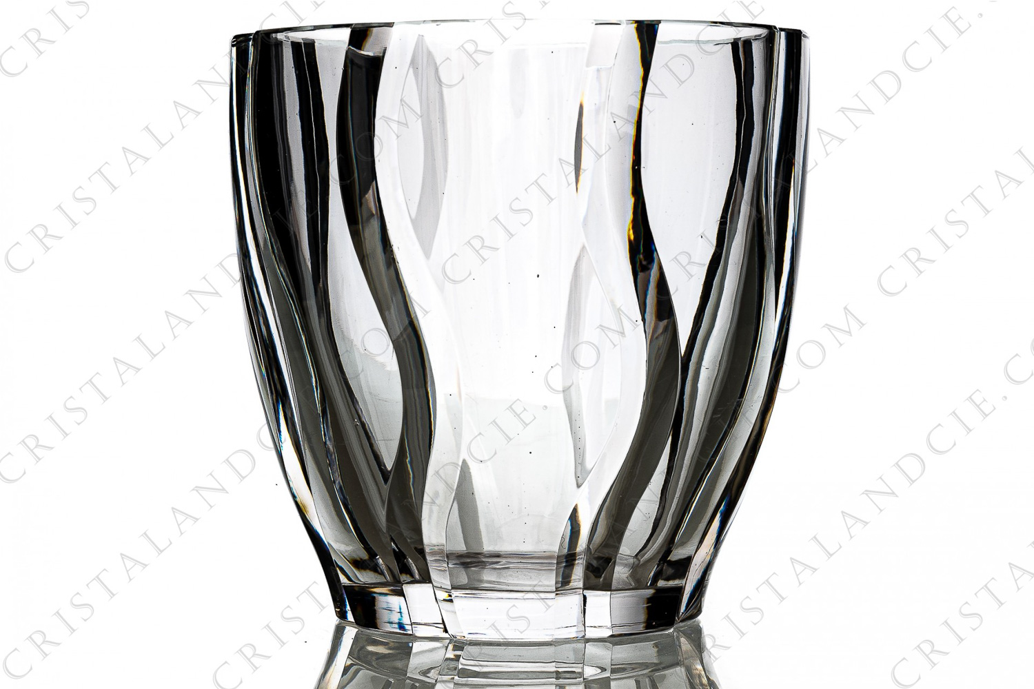 Vase en cristal de Baccarat orné de biseaux ondulés photo-1