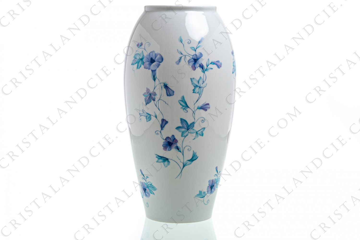 Vase en porcelaine de Limoges de la maison Giraud orné de fleurs grimpantes en camaïeu de bleus photo-1