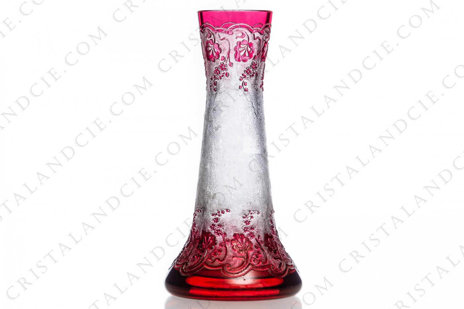 Vase in clear and pink double layer crystal by Baccart engraved in the acid decorated with flowers photo-1