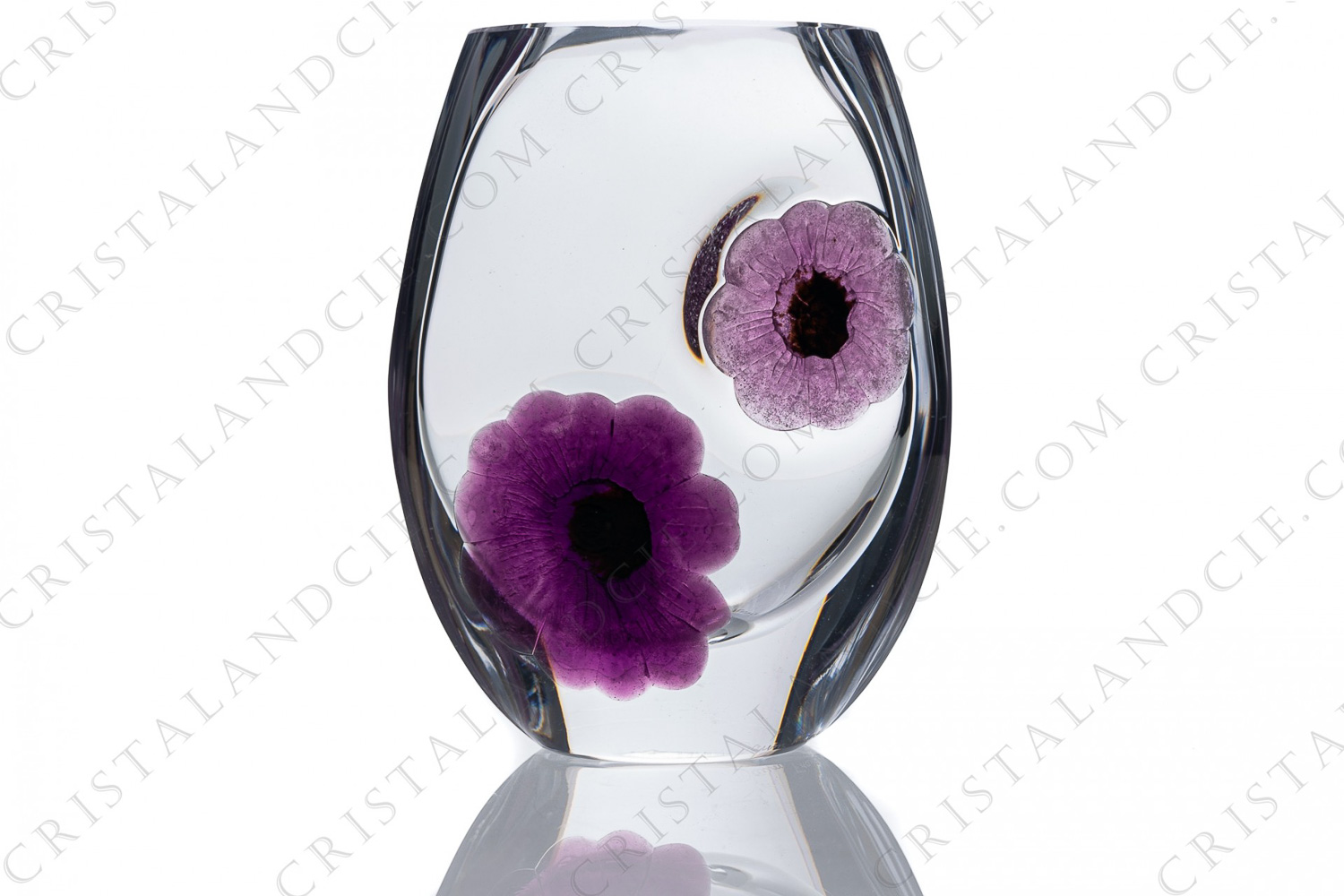 Vase en cristal de Daum modèle Coppelia orné d une fleur rose et d une mauve en pâte de verre photo-1