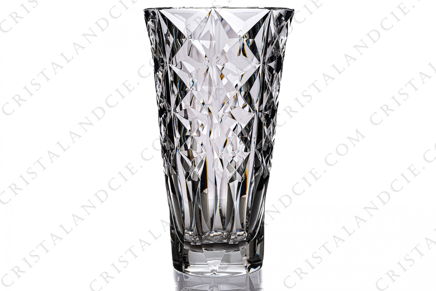 Vase in crystal by Saint-Louis pattern Deauville large size with an important cut pattern photo-1