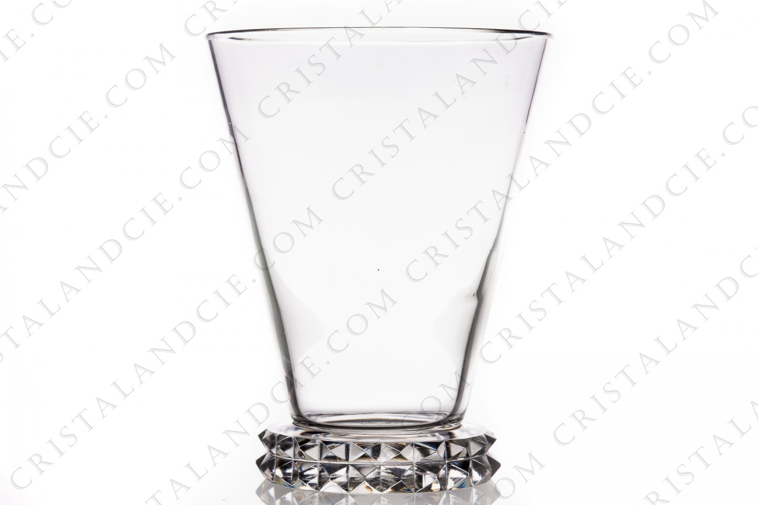 Vase en cristal de Saint-Louis modèle Diamant dont le pied est orné de pointes de diamant photo-1
