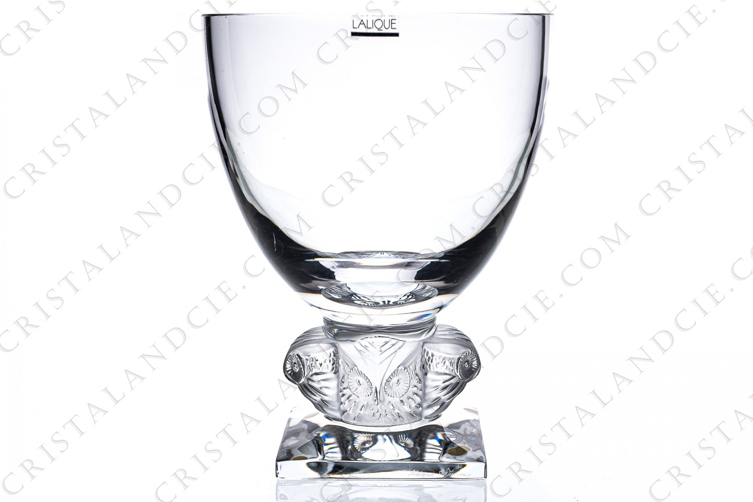 Vase en cristal de Lalique modèle Grands Ducs dont la jambe est orné de quatre bustes de hiboux en cristal dépoli photo-1