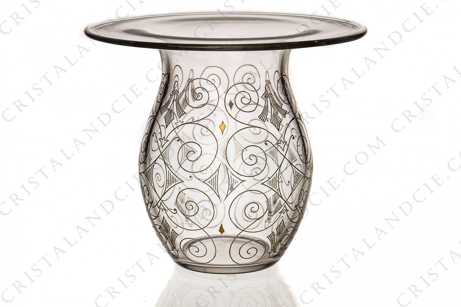 Vase en cristal de Baccarat à décor Art Déco gravé incrusté or photo-1