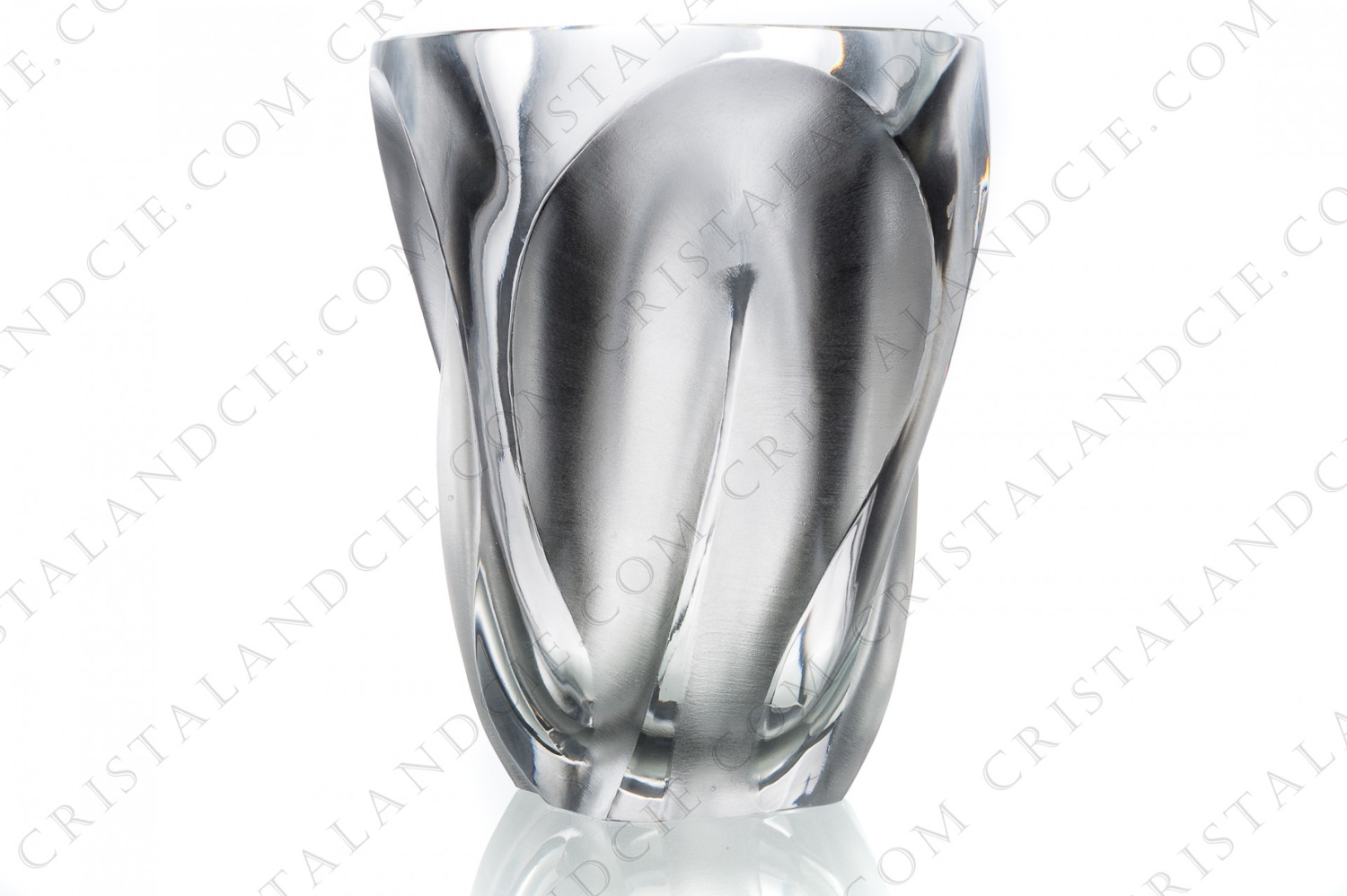 Vase in clear and frosted crystal by Lalique pattern Ingrid, with a cut pattern of leaves photo-1