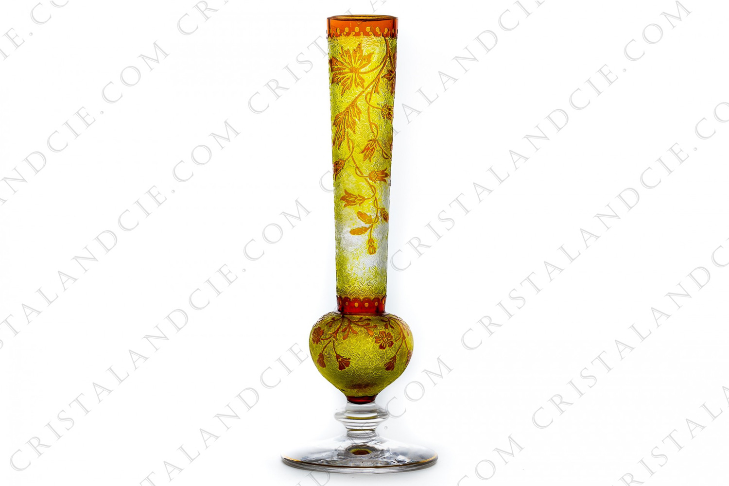 Vase en cristal double couche jaune et orange de Baccarat à décor de fleurs gravé à l acide photo-1