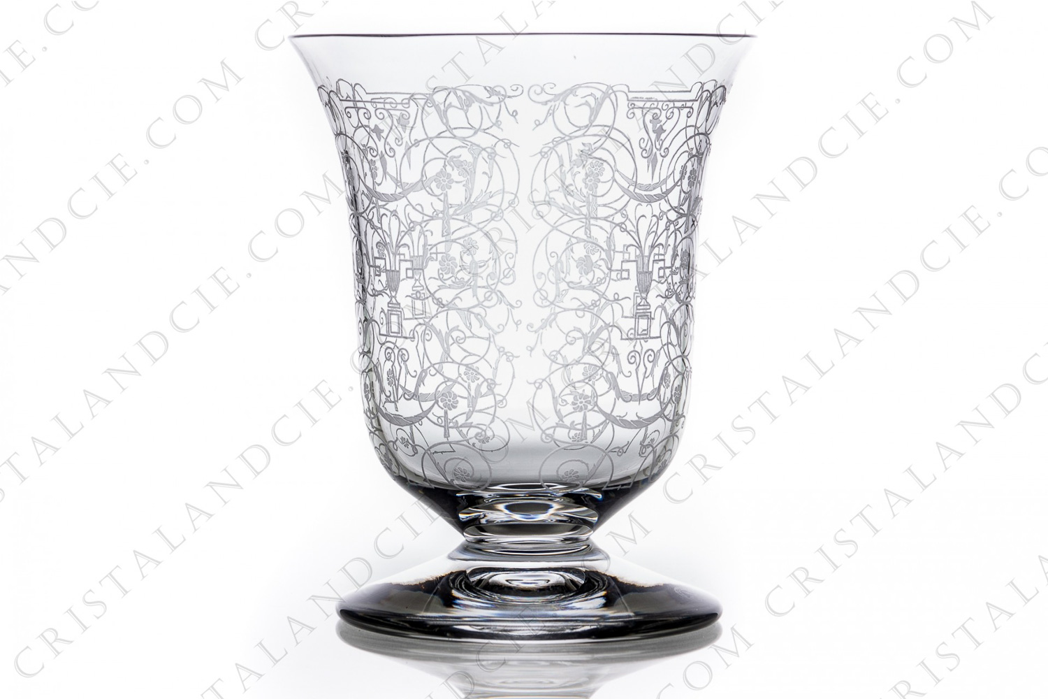 Vase en cristal de Baccarat modèle Michelangelo à décor d arabesques gravé photo-1