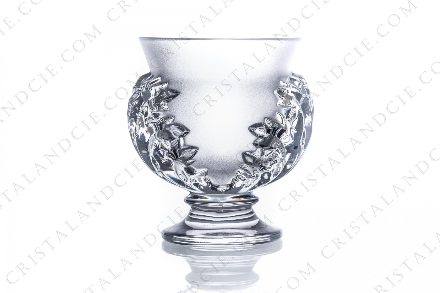 Vase in clear and frosted crystal by Lalique pattern Saint-Cloud, decorated with leaves photo-1