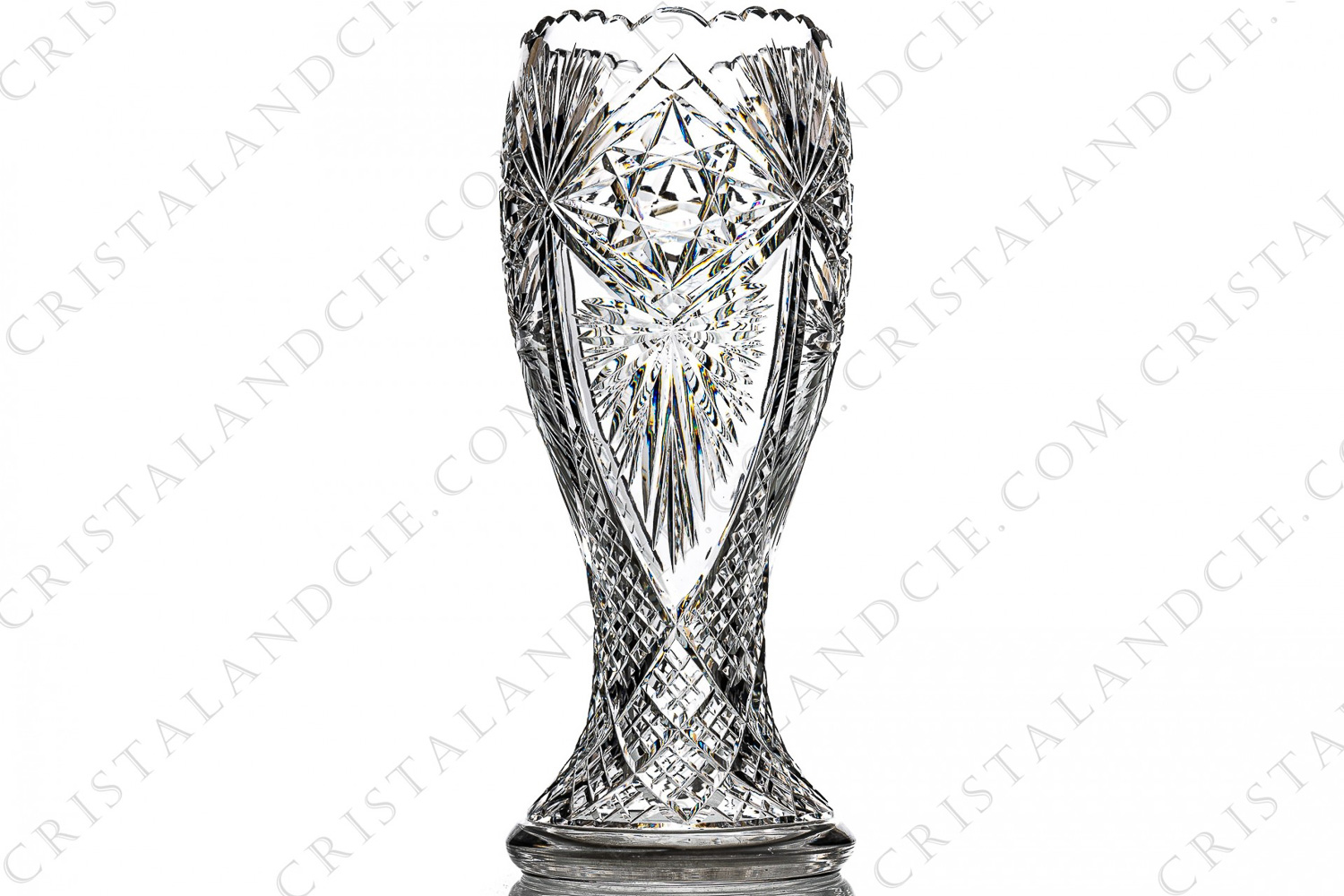 Vase in crystal by Baccarat with an important cut pattern photo-1
