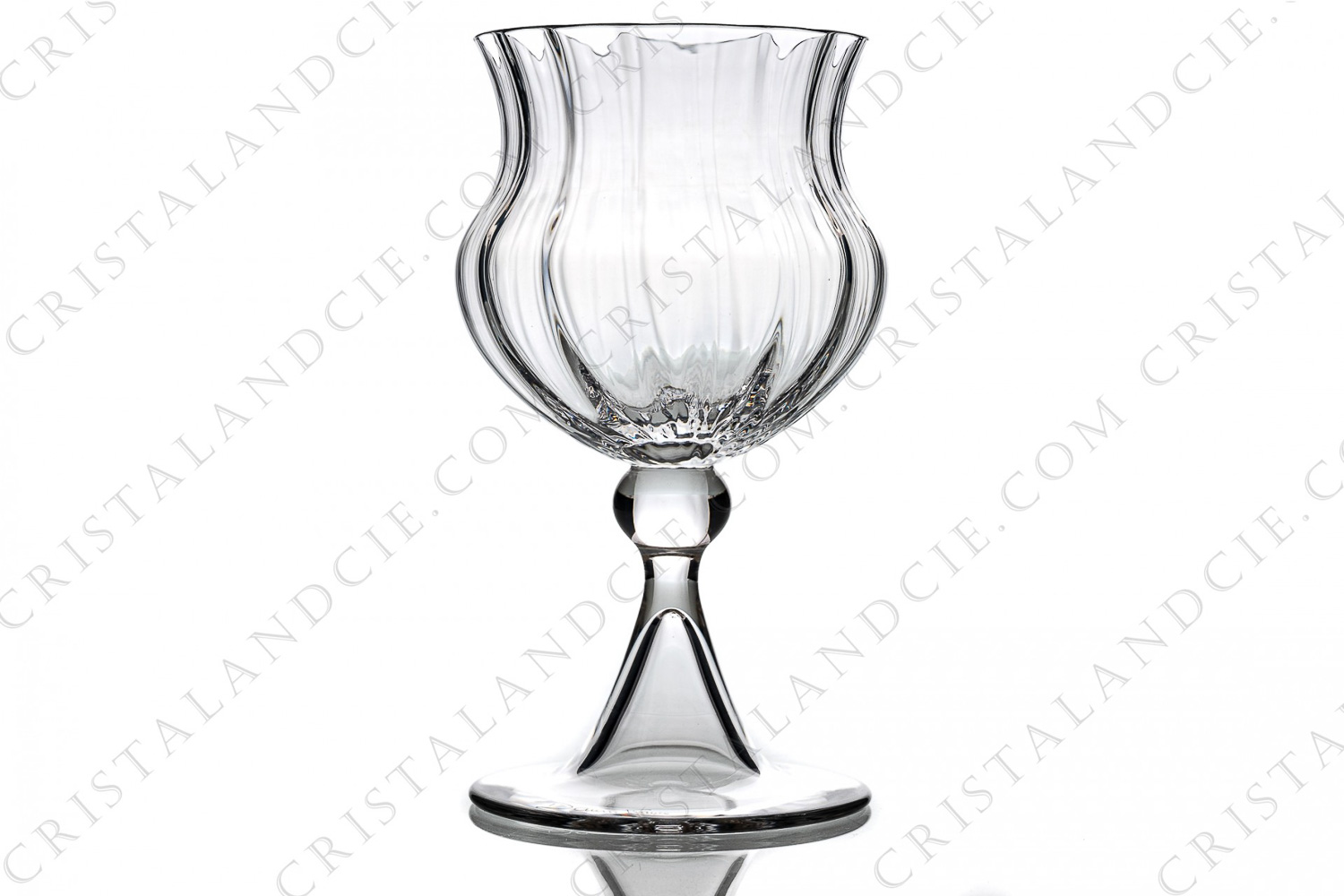 Vase en cristal de Daum modèle Vérone dont la paraison est ornée de côtes vénitiennes, muni d un pied creux photo-1