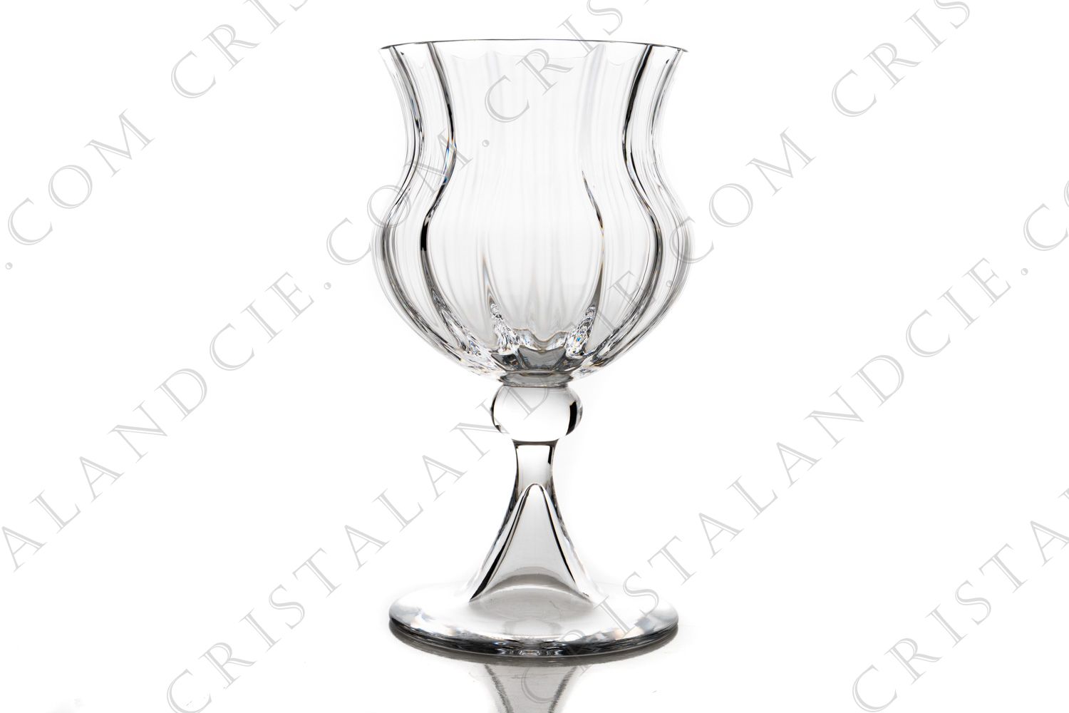 Vase en cristal de Daum modèle Vérone dont la paraison est ornée de côtes vénitiennes, muni d un pied creux photo-1