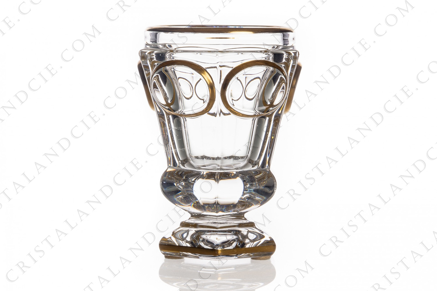 Verre en cristal de Baccarat réédition d un modèle d époque Charles X, à décor de pans coupés et de godrons rehaussés de filets or photo-1
