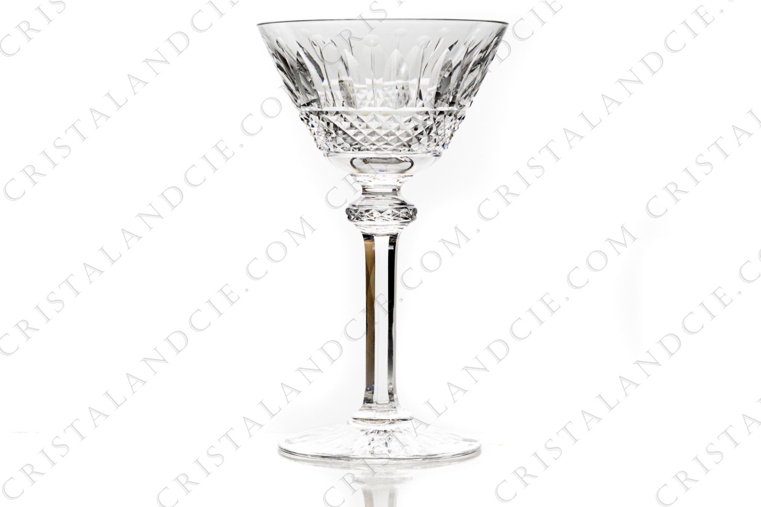 Verre à cocktail ancien en cristal de Saint-Louis modèle Tommy présentant un important décor taillé photo-1