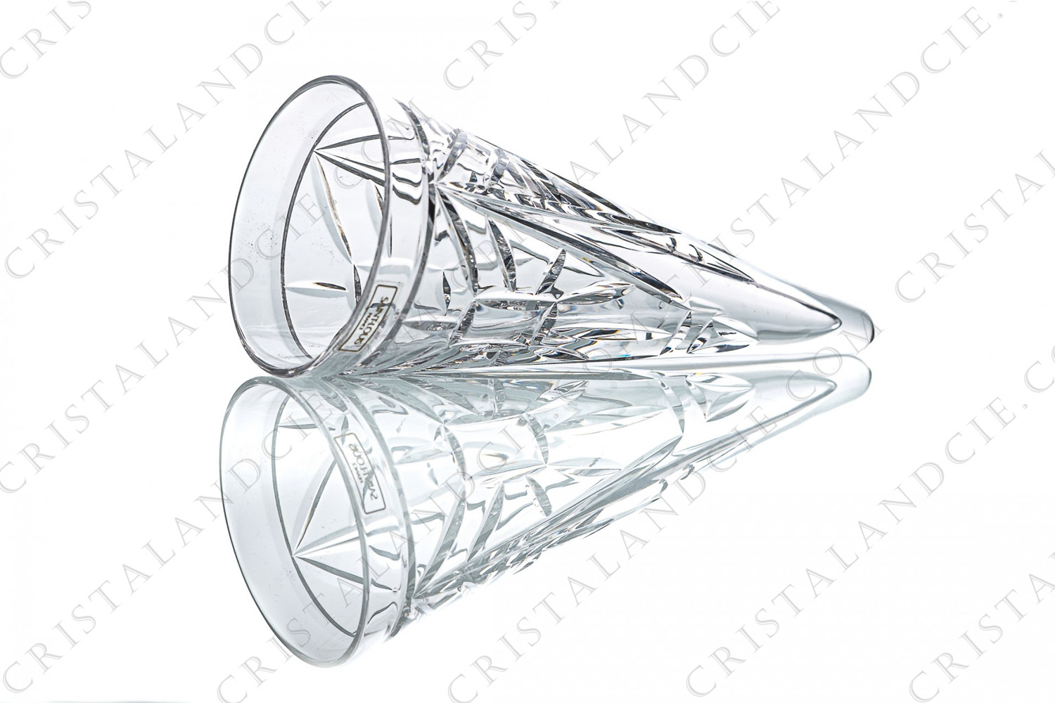Uncommon one shot glass in crystal by Saint-Louis pattern Colombine with a cut pattern photo-1