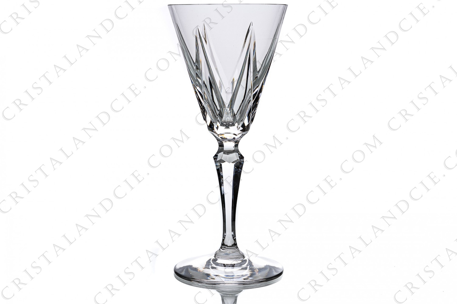 Water glass n°2 in crystal by Saint-Louis pattern Ardèche with a cut decor on the gob and the leg photo-1