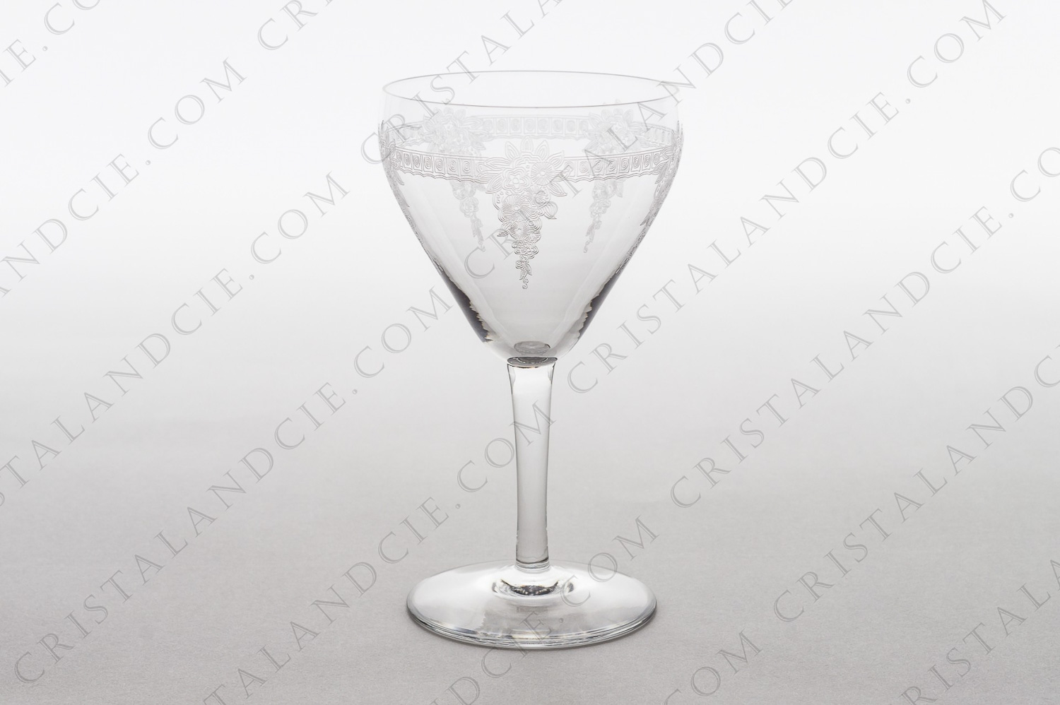 Watergoblet n°2 in crystal by Saint-Louis pattern Coli, with an incised decor of frieze and bouquet of flowers photo-1