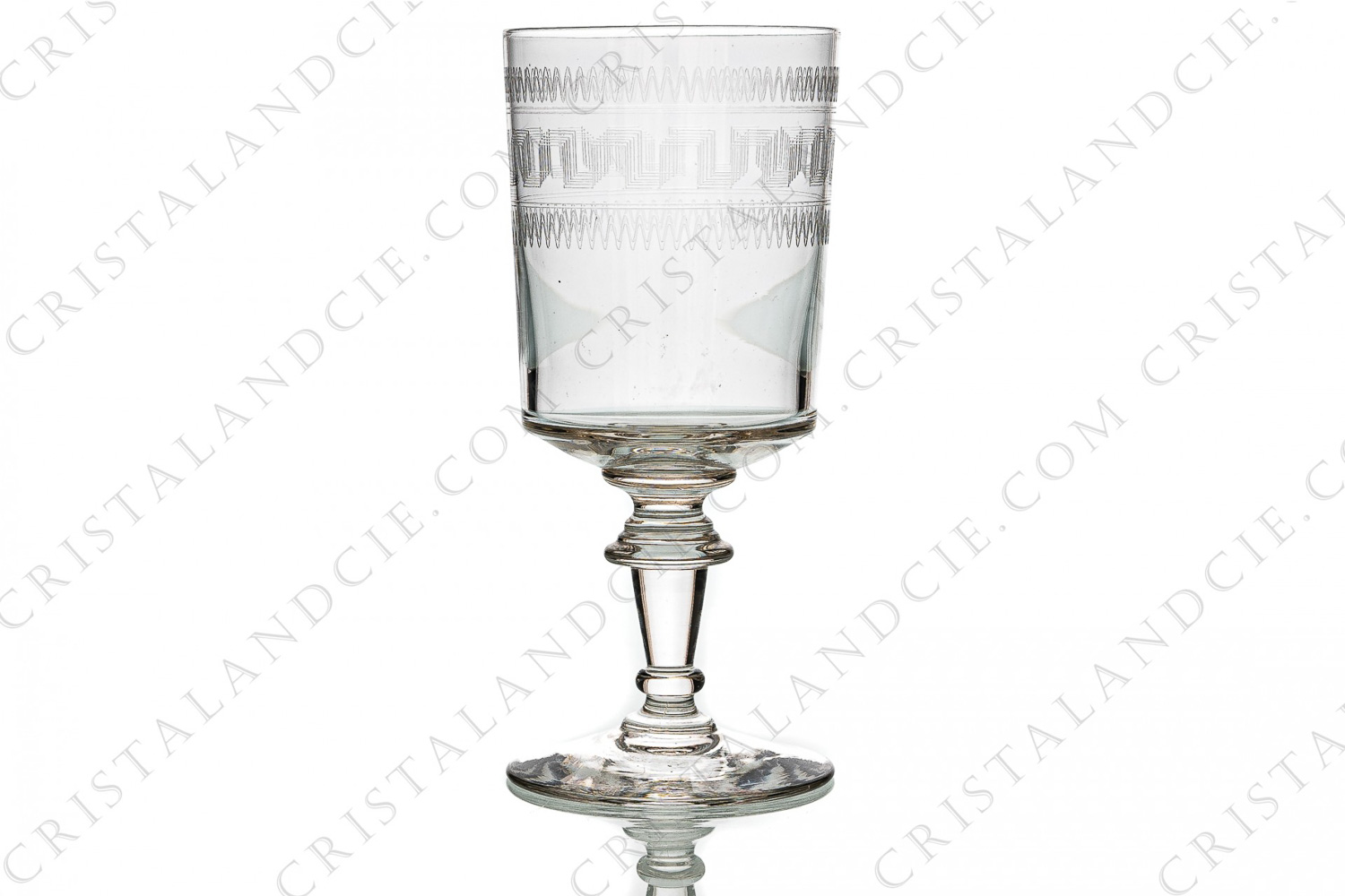 Water glass n°2 in crystal by Baccarat cylindrical shape with a carved pattern photo-1