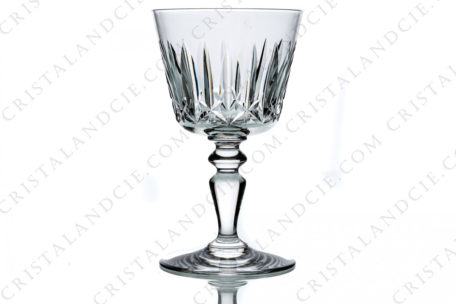 Verre à eau n°2 en cristal de Baccarat modèle Ile de France à décor taillé sur la paraison photo-1