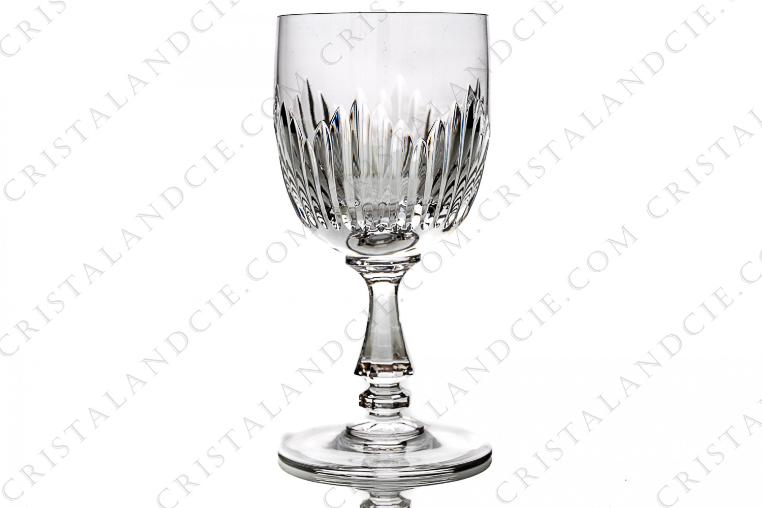 Water glass n°2 in crystal by Saint-Louis pattern Liane decorated with cut bevels photo-1