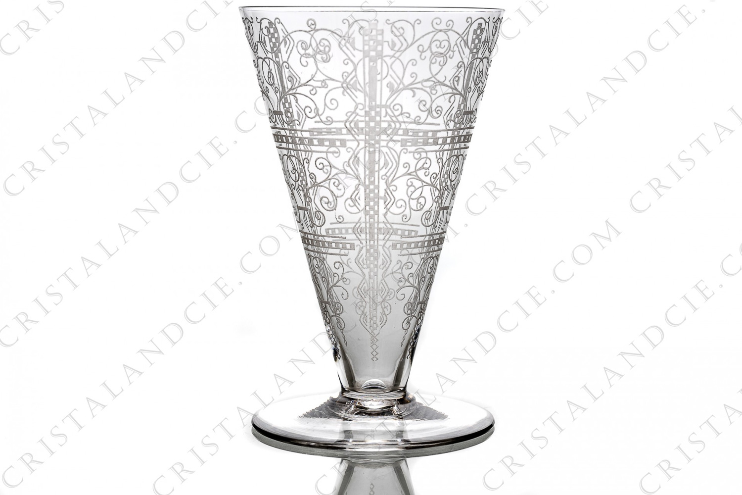 Water glass n°2 in crystal by Baccarat pattern Lido with an engraved Art Deco pattern photo-1