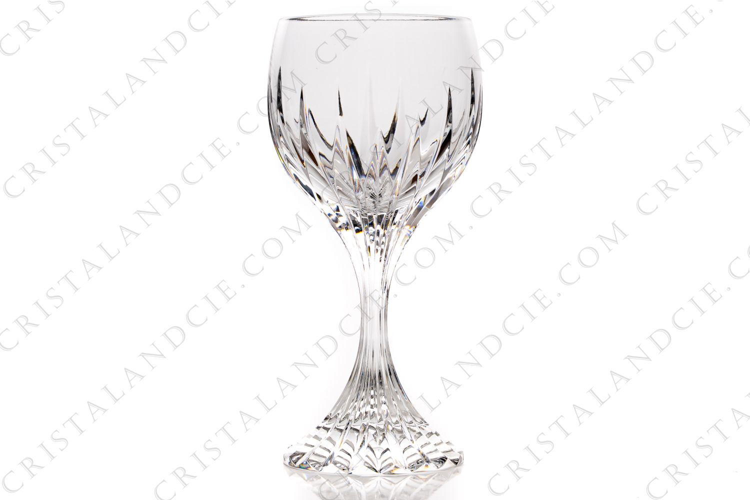 Verre à eau n°2 en cristal de Baccarat modèle Masséna présentant un décor taillé de biseaux en jeux d orgues photo-1