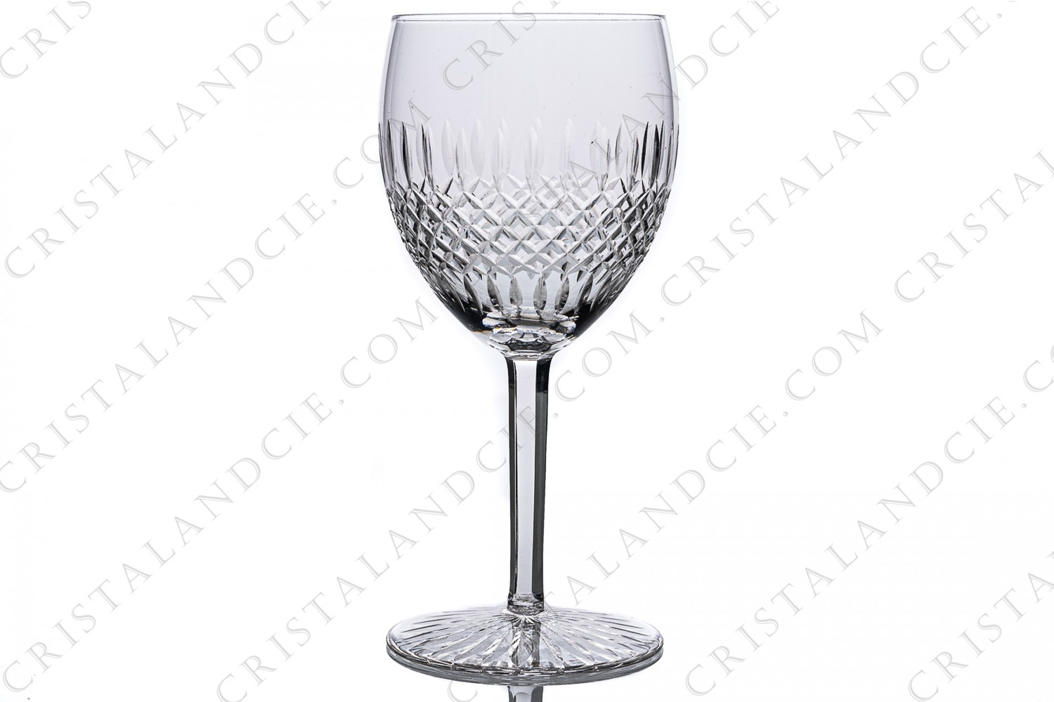 Water glass n°2 in crystal by Saint-Louis pattern Vendome with an important cut pattern photo-1
