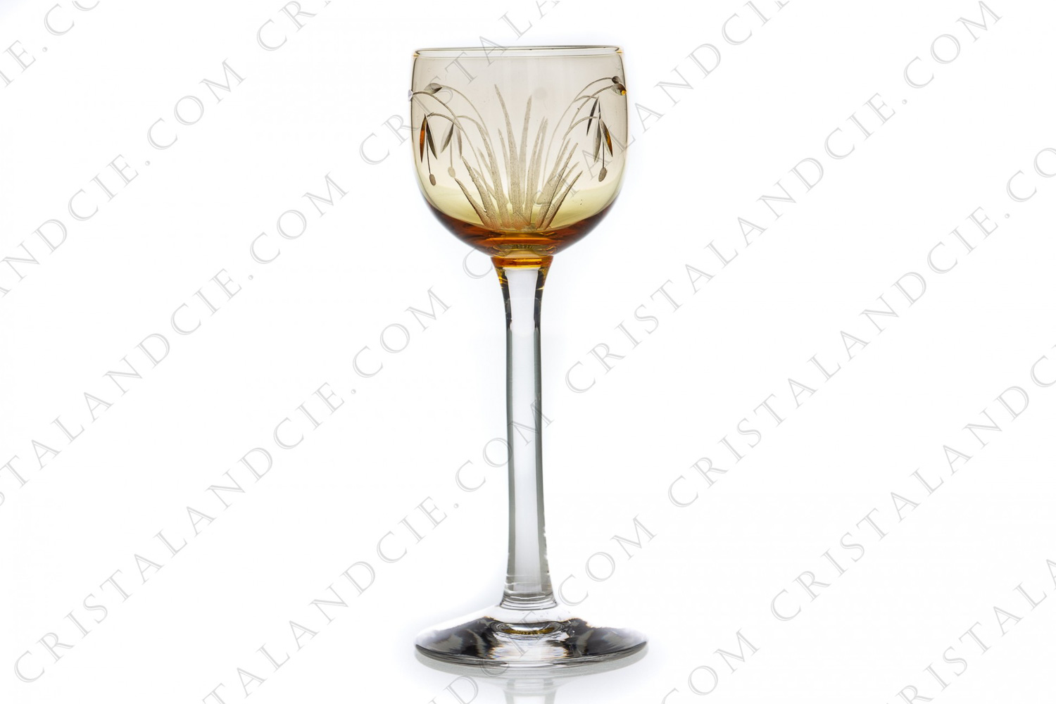 Verre à liqueur en cristal jaune de Saint-Louis à décor de fleurs gravé photo-1